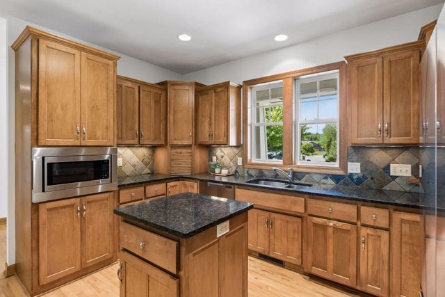 3958 Greystone Ridge, Eagan, MN 55122