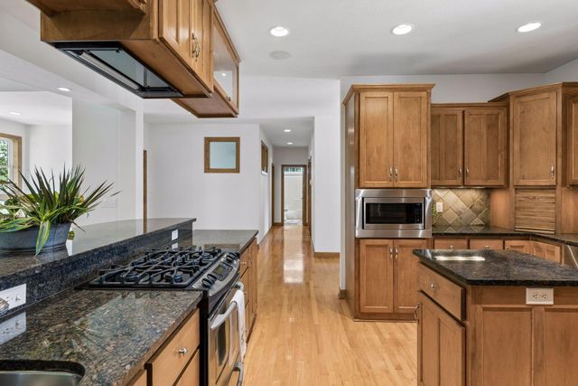 3958 Greystone Ridge, Eagan, MN 55122