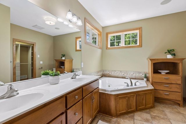 3958 Greystone Ridge, Eagan, MN 55122