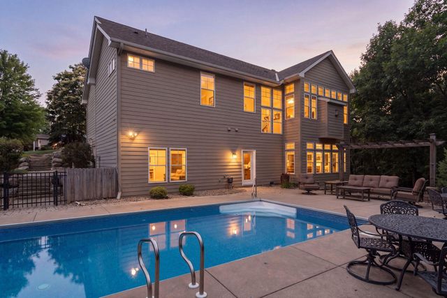 3958 Greystone Ridge, Eagan, MN 55122