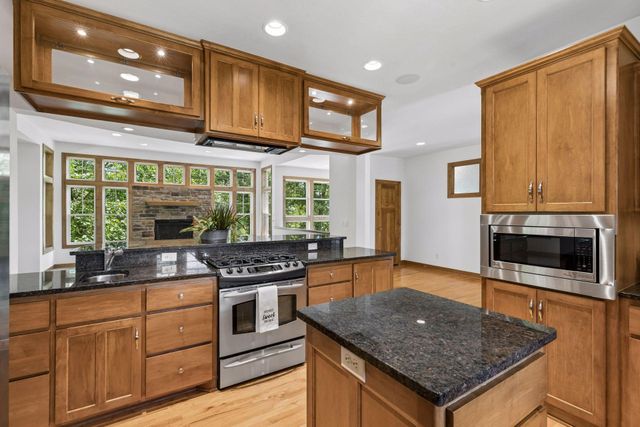 3958 Greystone Ridge, Eagan, MN 55122