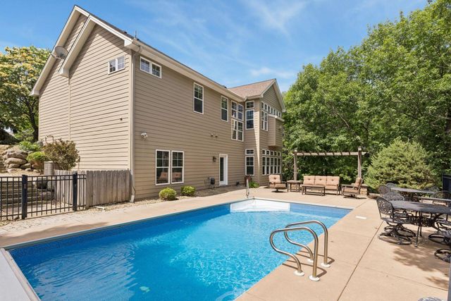 3958 Greystone Ridge, Eagan, MN 55122