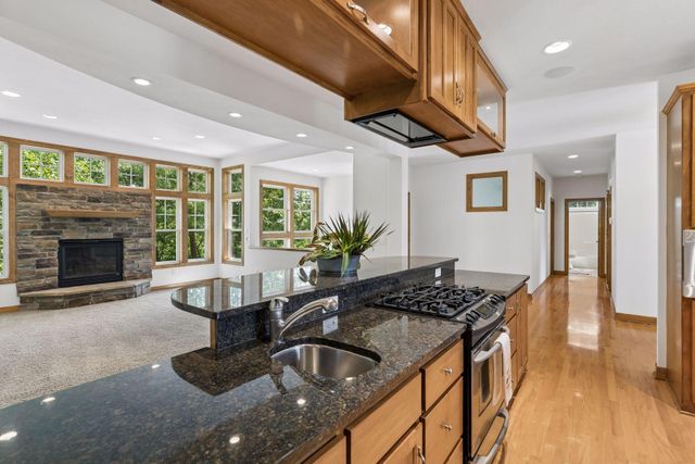 3958 Greystone Ridge, Eagan, MN 55122