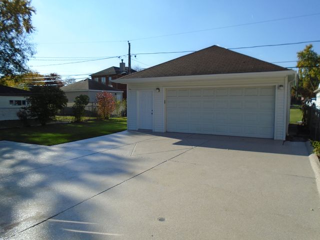 8258 N Octavia Avenue, Niles, IL 60714