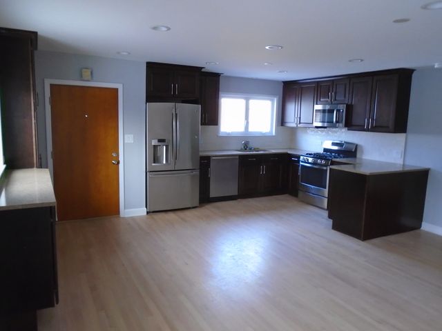 8258 N Octavia Avenue, Niles, IL 60714