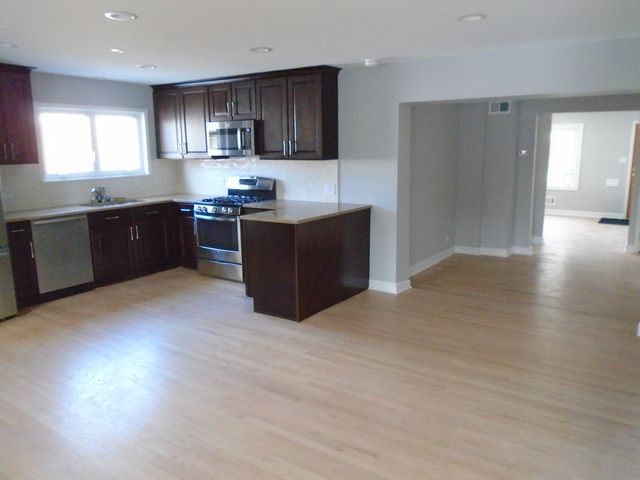 8258 N Octavia Avenue, Niles, IL 60714