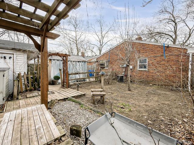 25038 Annapolis Street, Dearborn Heights, MI 48125