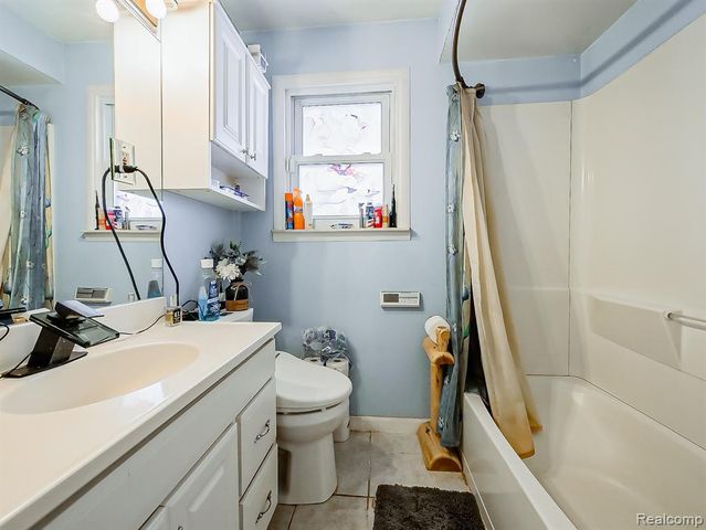 25038 Annapolis Street, Dearborn Heights, MI 48125