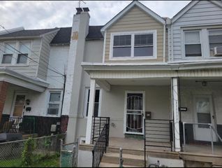 7108 CLOVER LN, Upper Darby, PA 19082
