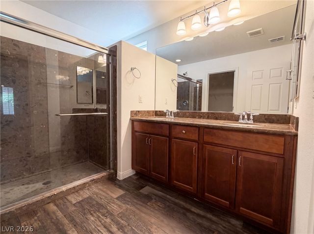 5429 Ledgewood Creek Avenue, Las Vegas, NV 89141
