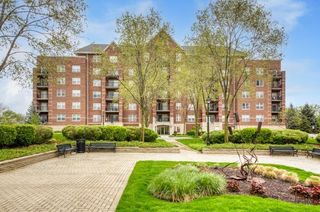 440 W Mahogany Court 212, Palatine, IL 60067