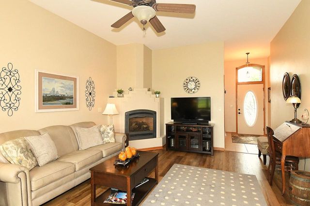 280 E Redding CIRCLE, Belgium, WI 53004