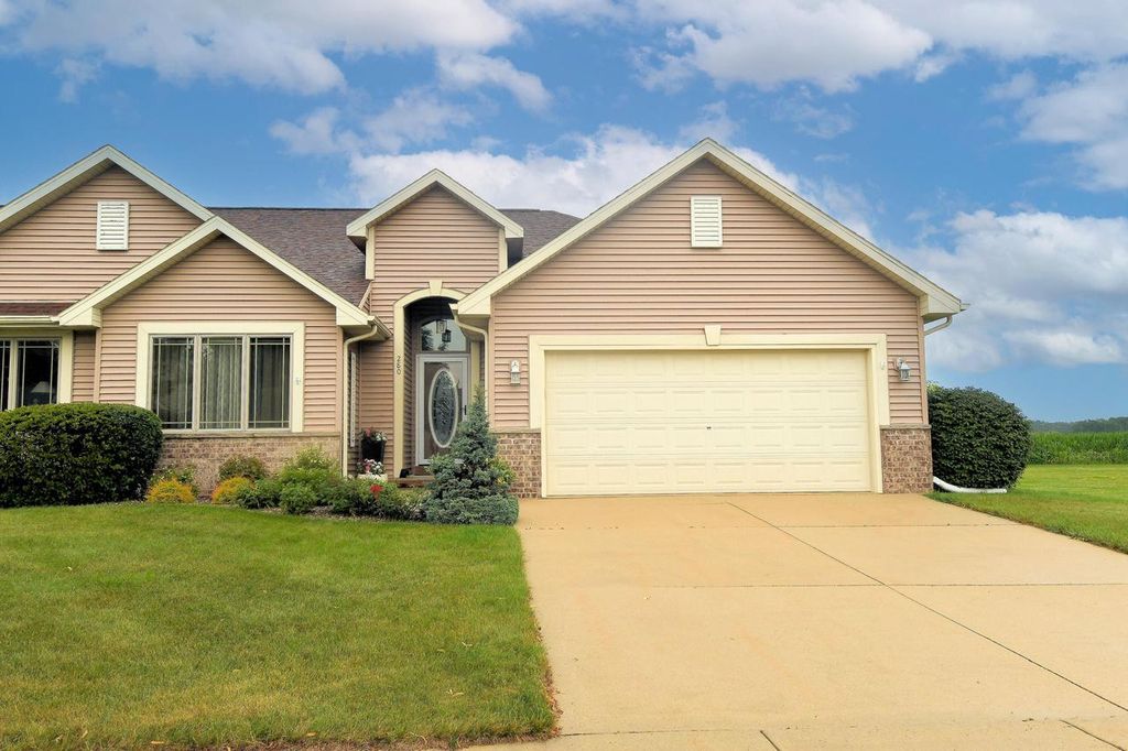 280 E Redding CIRCLE, Belgium, WI 53004