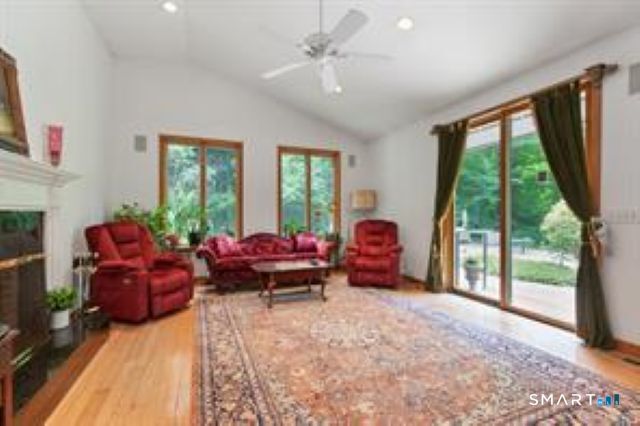 29 Pease Road, Woodbridge, CT 06525