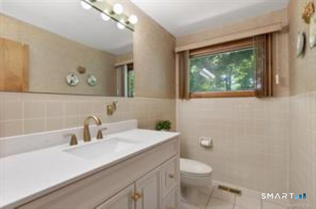 29 Pease Road, Woodbridge, CT 06525