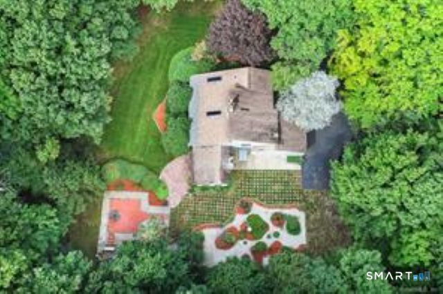 29 Pease Road, Woodbridge, CT 06525