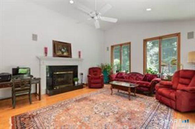29 Pease Road, Woodbridge, CT 06525