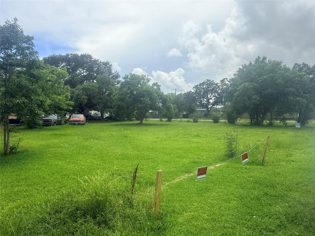 3307 Texas Avenue, Dickinson, TX 77539