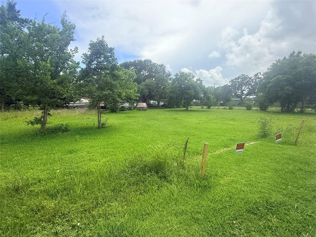 3307 Texas Avenue, Dickinson, TX 77539