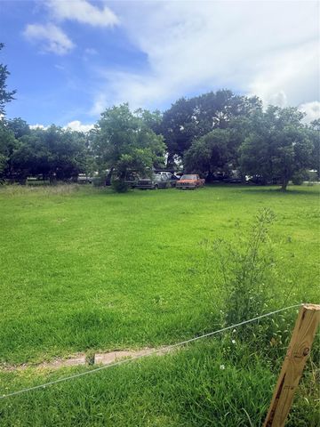 3307 Texas Avenue, Dickinson, TX 77539