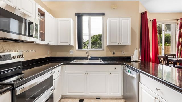 1884 SE 19th St, Homestead, FL 33035