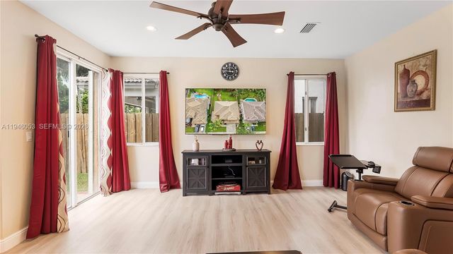 1884 SE 19th St, Homestead, FL 33035