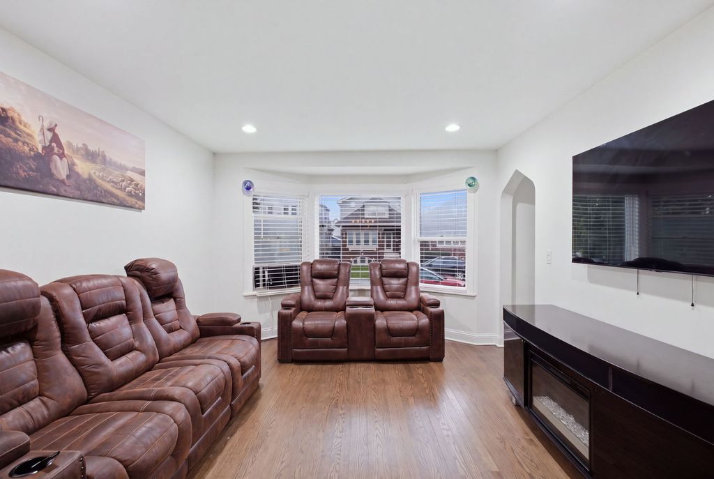 4918 W Winnemac Avenue, Chicago, IL 60630 — photo 4