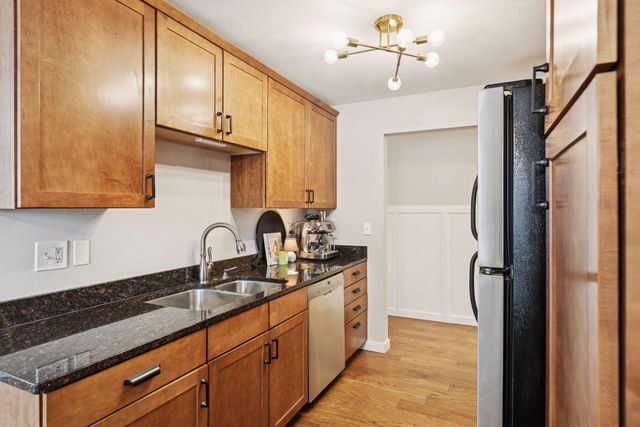 4400 Upton Avenue S 102, Minneapolis, MN 55410