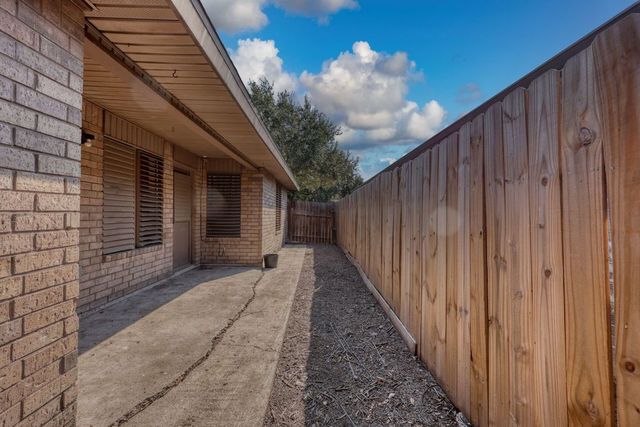 2721 Allencrest Dr, Corpus Christi, TX 78415