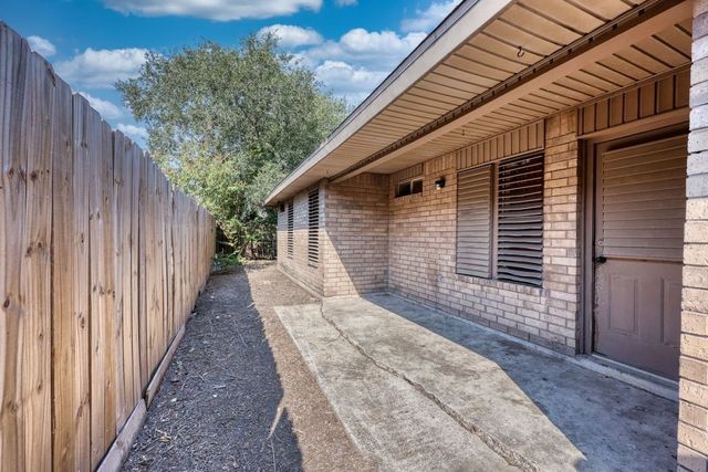 2721 Allencrest Dr, Corpus Christi, TX 78415