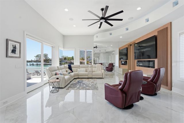 42 MIDWAY ISLAND, Clearwater, FL 33767