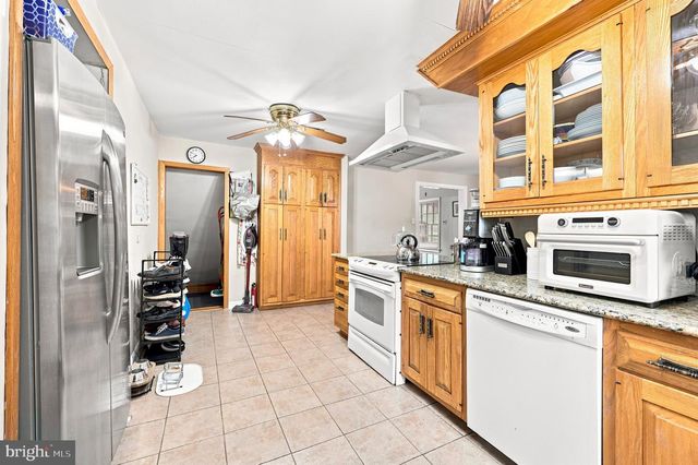 844 BURMONT RD, Drexel Hill, PA 19026
