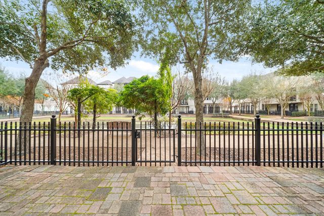 1810 Upland Lakes, Houston, TX 77043