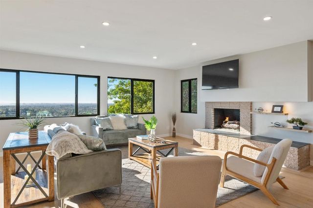 4303 Sheldon Dr, La Mesa, CA 91941