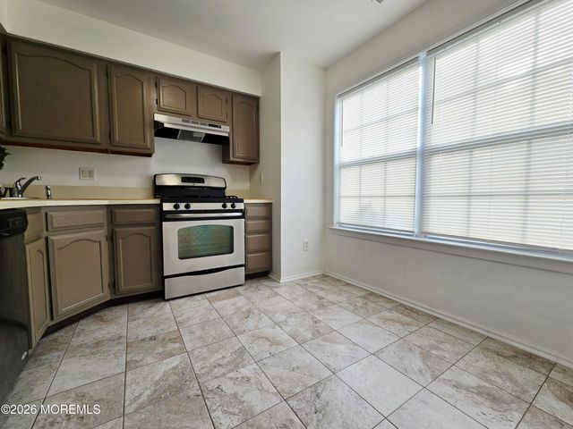 407 Hampton Court, Manalapan, NJ 07726
