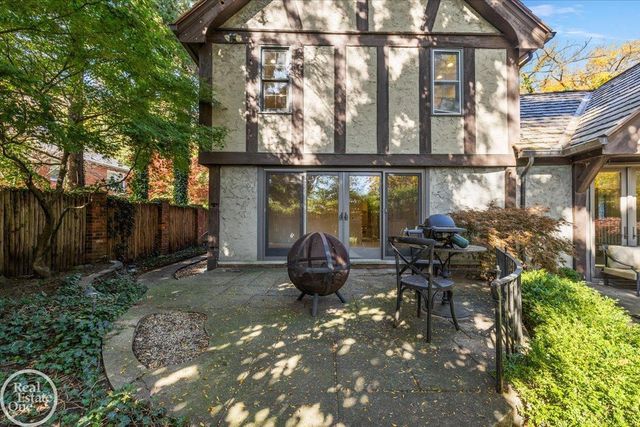 17680 E Jefferson Avenue, Grosse Pointe, MI 48230