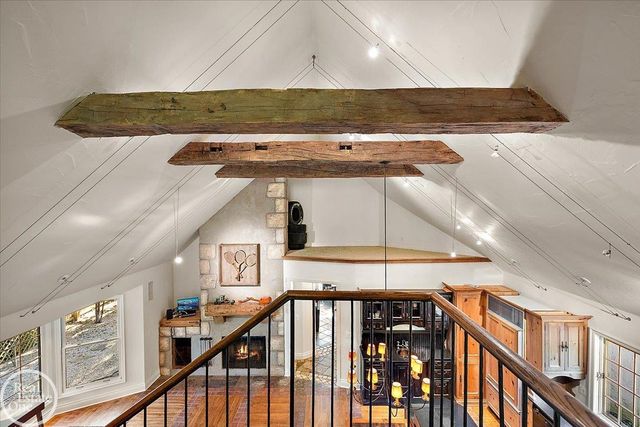 17680 E Jefferson Avenue, Grosse Pointe, MI 48230