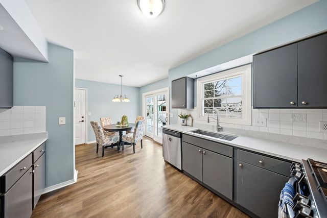 1527 Williams Avenue, St. Charles, IL 60174