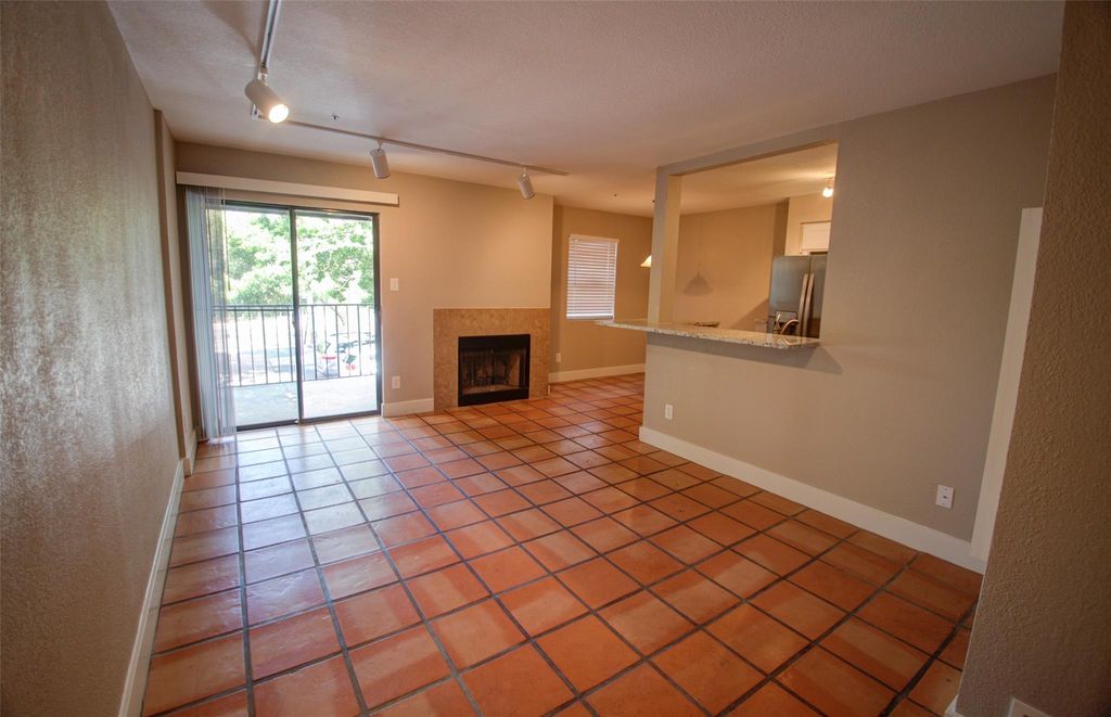 1306 Norwalk LN 206, Austin, TX 78703