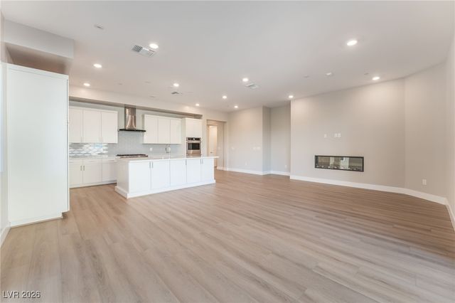 9132 Las Manaitas Avenue 202, Las Vegas, NV 89144