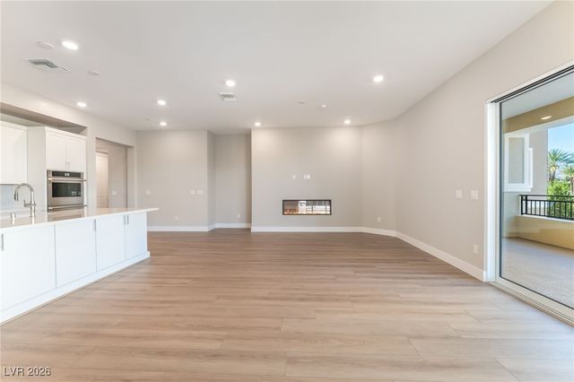 9132 Las Manaitas Avenue 202, Las Vegas, NV 89144