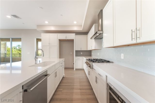 9132 Las Manaitas Avenue 202, Las Vegas, NV 89144