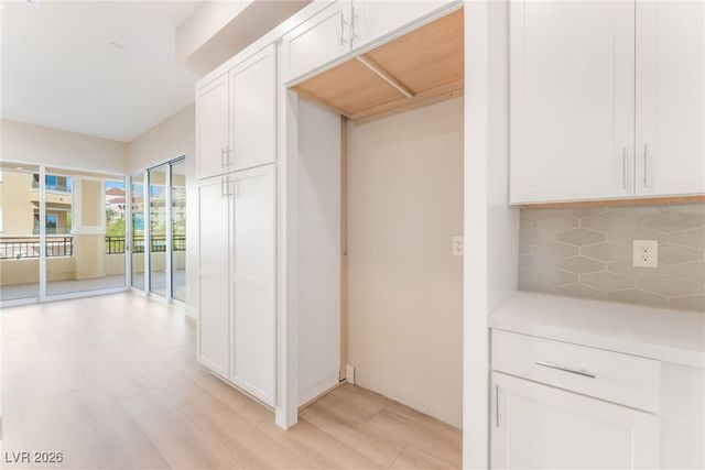 9132 Las Manaitas Avenue 202, Las Vegas, NV 89144