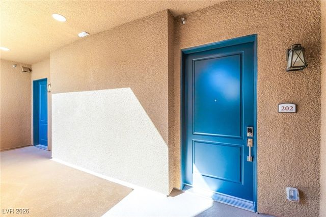 9132 Las Manaitas Avenue 202, Las Vegas, NV 89144