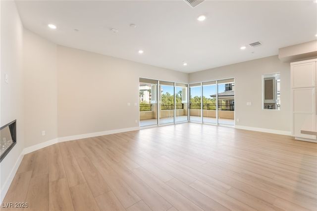 9132 Las Manaitas Avenue 202, Las Vegas, NV 89144