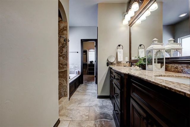 2804 SE 8th Street, Moore, OK 73160