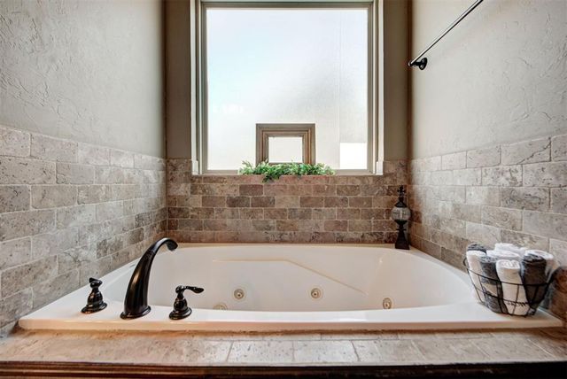 2804 SE 8th Street, Moore, OK 73160