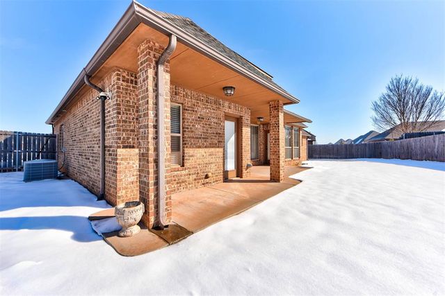 2804 SE 8th Street, Moore, OK 73160