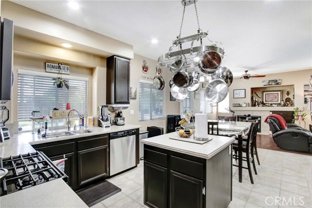 39812 De Vendome Court, Murrieta, CA 92563