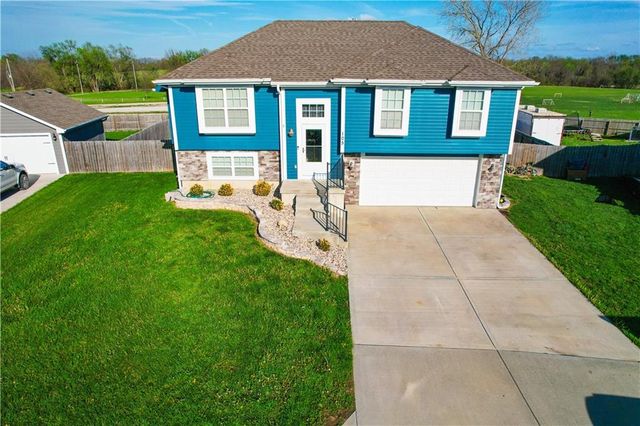 105 Lisa Avenue, Lathrop, MO 64465